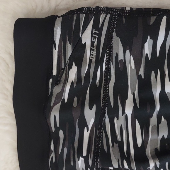 NIKE DRI-FIT RUNNING PANTS. - Picture 8 of 12